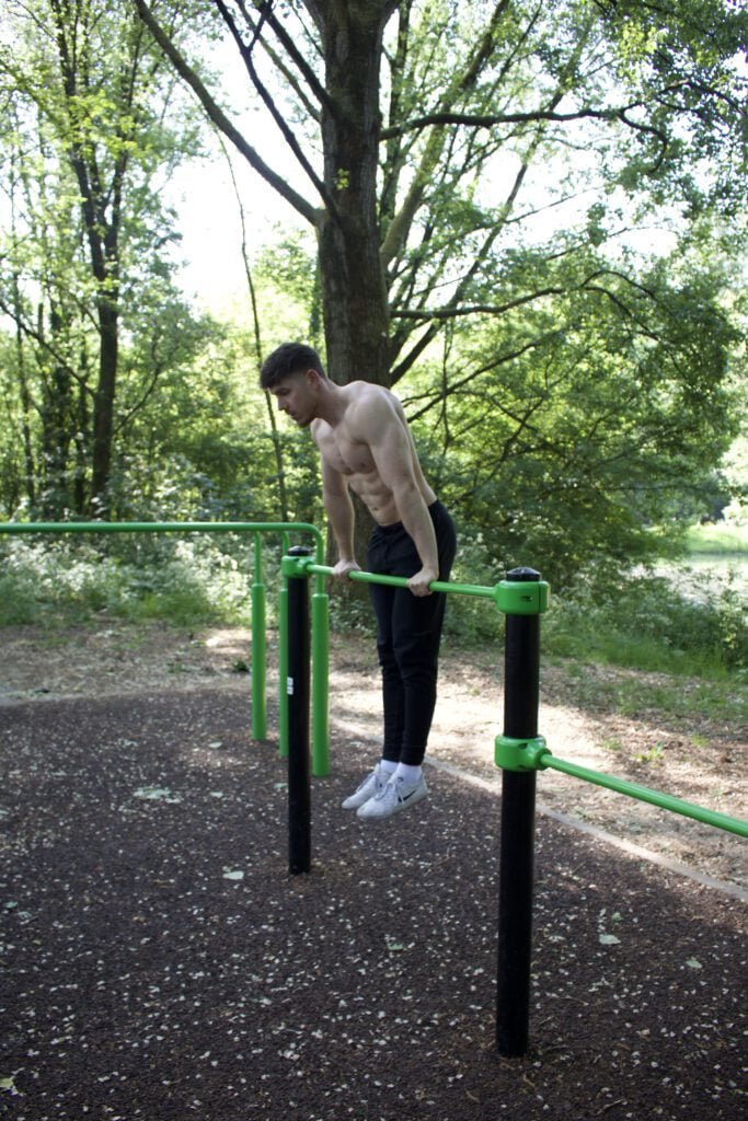 Straight bar support hold