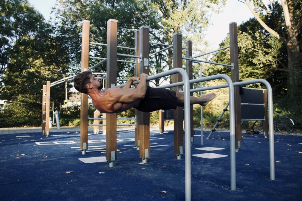 Calisthenics oefening: Front lever touch